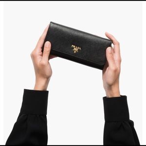 Black Prada wallet in saffiano leather